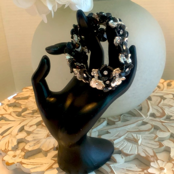 Beautiful black & silver flower bracelet with crystal centers Strech Comfort - Picture 3 of 3